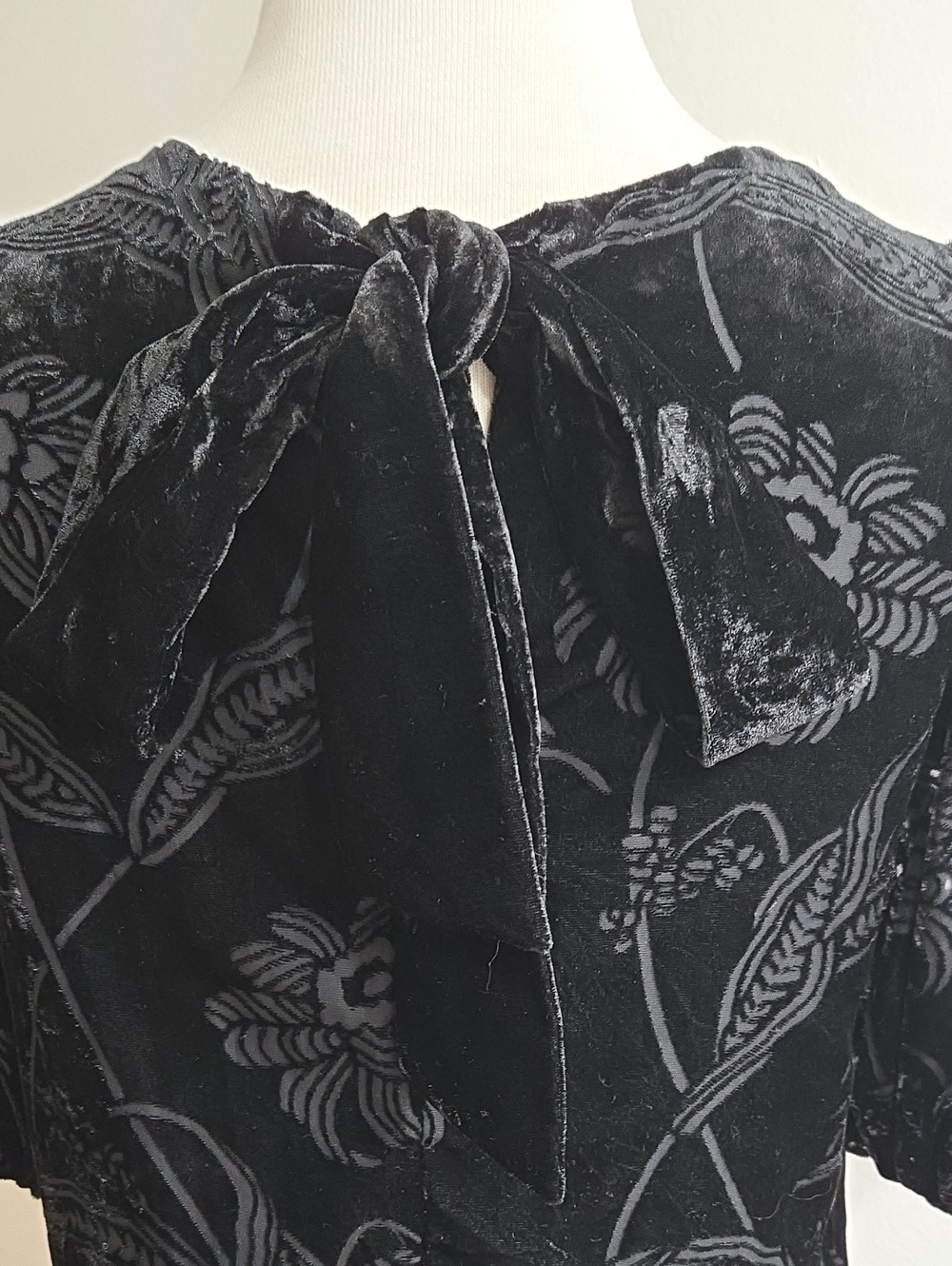 Ted Baker London Black Velvet Puff-Sleeve Top/XS - Picture 5 of 9